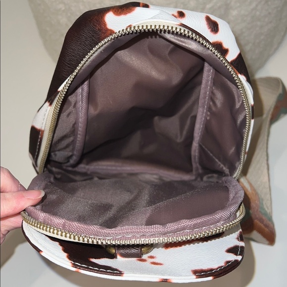 Cow Western Crossbody Bag Purse Brown White Zipper Pockets Adjustable Strap NWOT - Picture 5 of 5